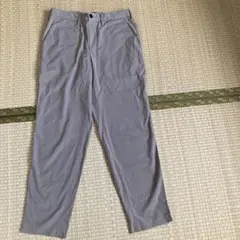 ベージュ　パンツ　フロントボタン付き