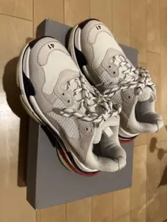 BALENCIAGAトリプルs