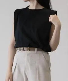 新品タグ付き✨sirin ノースリーブタックカットソー　コットン　黒　小さい小柄
