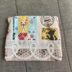 カラフルなイラストの布製ポーチ