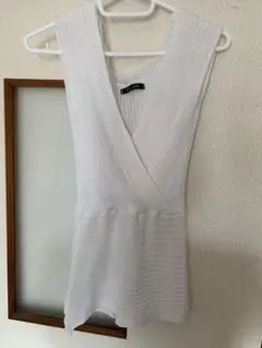 ホワイト トップス
