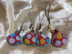 【ハンドメイド】大和しじみ 貝殻 鈴付き ストラップドット模様チャーム4個セット