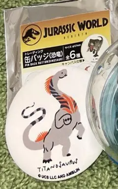 ジュラシックワールド　KAWAII缶バッジTITANOSAURUS