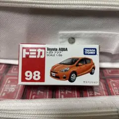 トミカ 98 トヨタ アクア