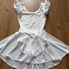 ホワイトフリル付きレオタード