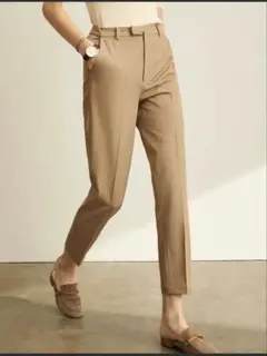 テーパードパンツ