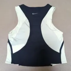 Nike yoga トップス