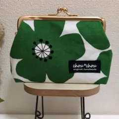 ハンドメイド　がま口ポーチ（大きな花柄　グリーン）