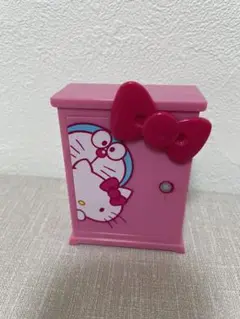 ドラえもん　ハローキティ　どこでもドア　小物入れ
