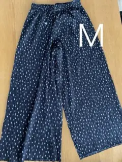 ikka レディース　プリーツワイドパンツ　M 試着のみ