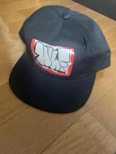 HUF 黒 グラフィックロゴ キャップ