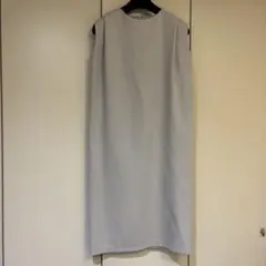 ライトベージュノースリーブワンピース