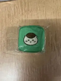 ちいかわ カラビナつき刺繍スクエアミニポーチ　くりまんじゅう