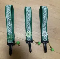 ミセスカラー緑色のレース装飾付きストラップ3本セット