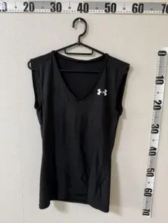 Under Armour Vネックシャツ ブラック　インナー　ノースリーブ