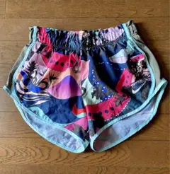 Nike レディースショートパンツ