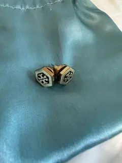 トリーバーチ　六角形 金属製 ピアス(両耳用)