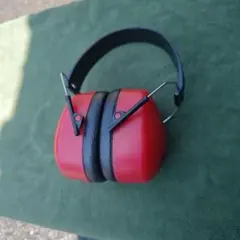 赤と黒の防音イヤーマフ