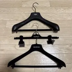 ヴァレンティノ バレンシアガ　フェンディ　ハンガーセット