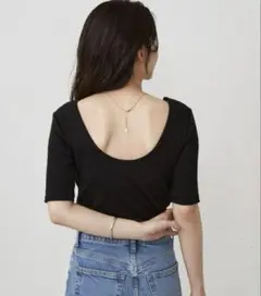 カップ付きバックオープンTシャツ