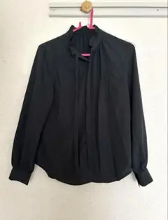 黒　フリル付き　リボン付き　長袖シャツ　ブラウス