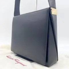 『美品』フェラガモ ヴァラリボン フラップ オールレザー スクエア 黒