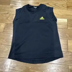 adidas ノースリーブタンクトップ 黒