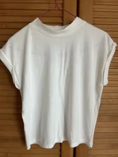 GU★ノースリーブ★Tシャツ ★Sサイズ★アイボリー★レディース