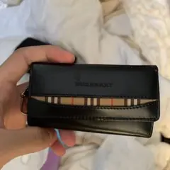 BURBERRY ブラック レザー キーケース