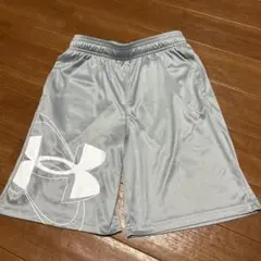 Under Armour(アンダーアーマー)ハーフパンツ 150サイズ　シルバー