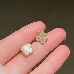 大人気 アシンメトリー クローバー ピアス 韓国 キラキラ 上品 綺麗 可愛い
