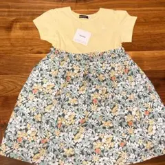 【新品タグ付き】BeBe ドビーフラワーガーデンプリント切り替えワンピース120