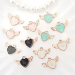 羽付きハートチャーム