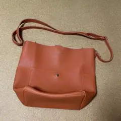 オレンジ　ショルダーバッグ　合皮
