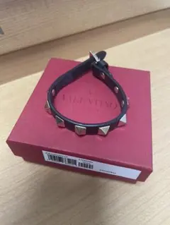 VALENTINO ロックスタッズブレスレット