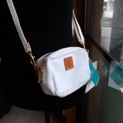 ホワイトミニ ショルダーバッグ　ポシェット
