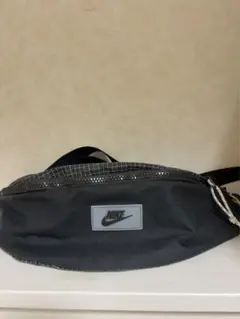 Nike ボディバッグ 黒 グリッドパターン