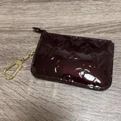 美品 ルイヴィトン ヴェルニ ポシェットクレ NM パテントレザー アマラント