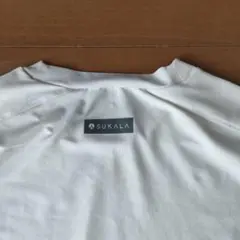 SUKALA ホワイト 半袖 Tシャツ