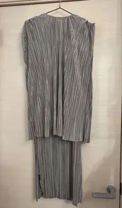 新品　リエディ　サテンプリーツ　セットアップ