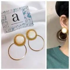 2258-1 ホワイト☺︎アンティークゴールドのピアス×ゴールドフープ☺︎