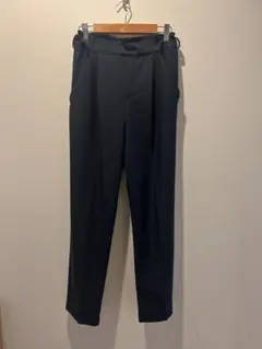 美シルエット センタープレステーパードパンツ