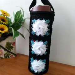 ペットボトルカバー手持ち付 手編み 薔薇モチーフ３D
