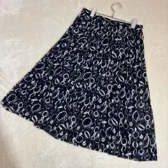 ネイビーとホワイトのプリーツスカート　ひざ丈スカート　フリーサイズ