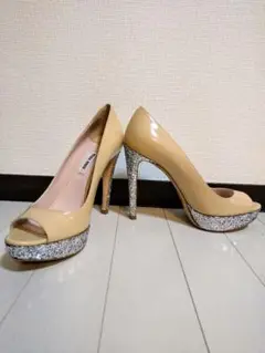 MIU MIUのエナメルパンプス
