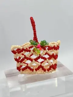 いちごみるくなミニチュアかご　ビーズのかご　ミニミニバスケット　買い物かご