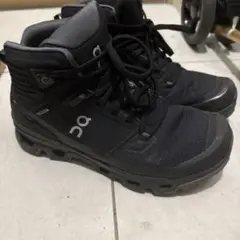 On ゴアテックス　ハイカットスニーカー USM7 ブラック　25.0cm
