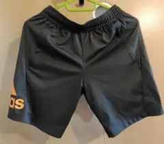 adidas 短パン ダークグレー　150