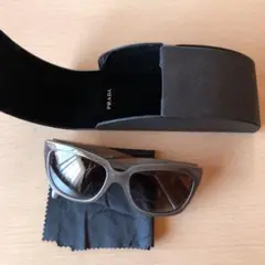 プラダ☆グレーのサングラス