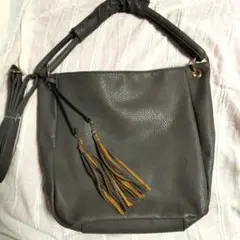 グレー タッセル付きショルダーバッグ